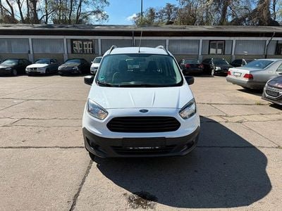 Używany Ford Tourneo Courier 101 KM (74 kW) 2015 Biały Minivan