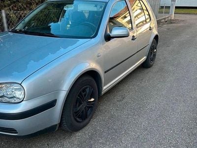 Second-hand VW Golf IV 102 CP (75 kW) 2001 Argintiu Hatchback