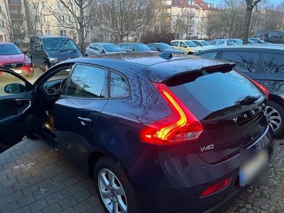 gebraucht Volvo V40 D2 mit Turbo sehr wenig gefahren.