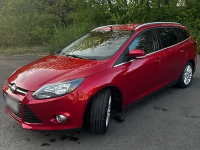 Gebraucht Ford Focus 125 PS (91 kW) 2013 Rot Kombi