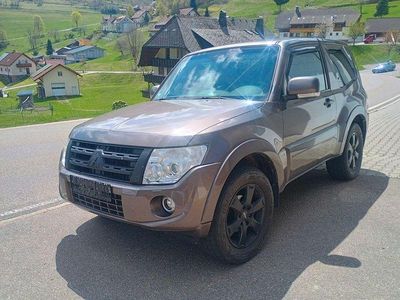 Second-hand Mitsubishi Pajero Intense 200 CP (147 kW) 2012 Maro SUV