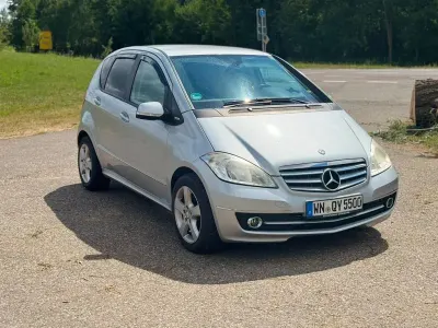 Gebraucht Mercedes A180 Elegance 109 PS (80 kW) 2010 Silber Van / Kleinbus