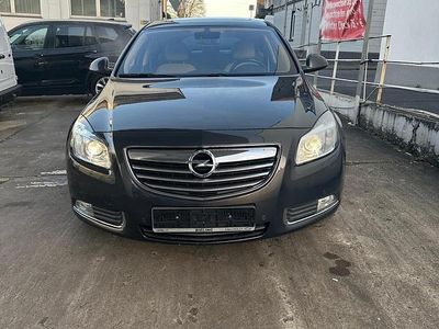 Grau Gebraucht 2013 Opel Insignia Limousine | 6.500 € (Fairer Preis)