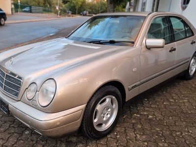 gebraucht Mercedes E240 CLASSIC Automatik * TÜV & SERVICE NEU