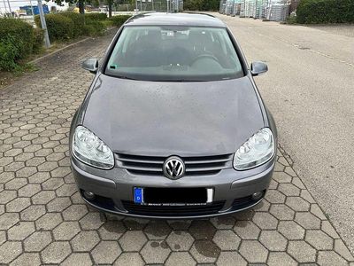 Grau Gebraucht 2006 VW Golf V Comfortline Limousine | 2.400 € (Etwas zu teuer)