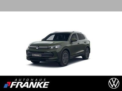 Neu VW Tiguan Elegance 150 PS (110 kW) 2026 Cipressinogrün metallic SUV