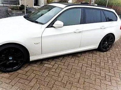 Gebraucht BMW 320 Sport Line 184 PS (135 kW) 2010 Weiß Kombi
