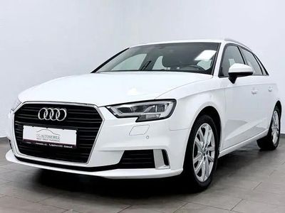 Begagnad Audi A3 Sport 131 HK (96 kW) 2016 Vit Sedan