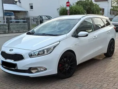 Gebraucht Kia Ceed 128 PS (94 kW) 2014 Weiß Kleinwagen
