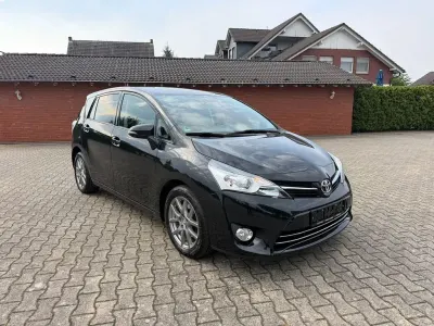 Gebraucht Toyota Verso Life 150 PS (110 kW) 2013 Schwarz Van / Kleinbus