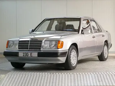 Gebraucht Mercedes E230 132 PS (97 kW) 1992 Silber Limousine