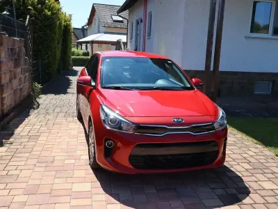 Używany Kia Rio DREAM-TEAM Edition 99 KM (72 kW) 2019 Czerwony Sedan/Limuzyna