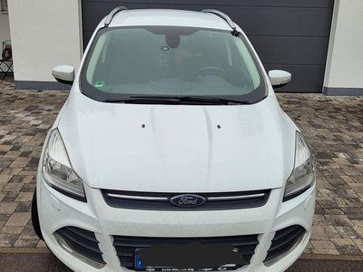 Gebraucht Ford Kuga Trend 150 PS (110 kW) 2015 Weiß SUV