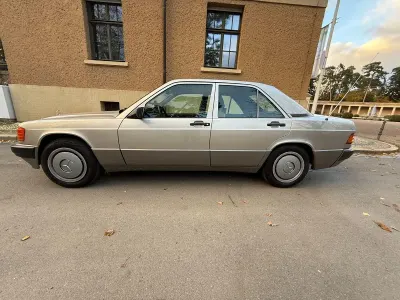 Gebraucht Mercedes 190 75 PS (55 kW) 1992 Silber Limousine