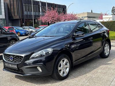 Gebraucht Volvo V40 Momentum 114 PS (83 kW) 2014 Black sapphire / metallic Limousine