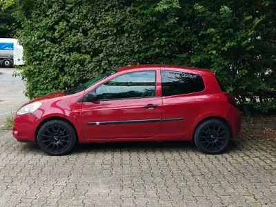 Gebraucht Renault Clio III 68 PS (50 kW) 2009 Rot Kleinwagen