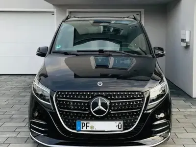 Gebraucht Mercedes V300 Avantgarde 237 PS (174 kW) 2025 Schwarz Van / Kleinbus