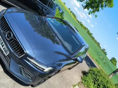 Gebraucht Volvo V60 Inscription 190 PS (139 kW) 2018 Blau Kombi