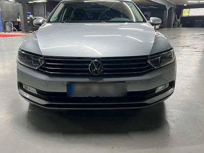 Gebraucht VW Passat 150 PS (110 kW) 2018 Silber Kombi