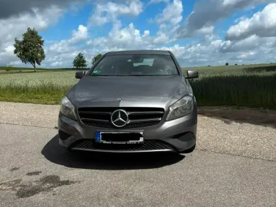 Gebraucht Mercedes A180 122 PS (89 kW) 2015 Grau Kleinwagen