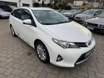 Gebraucht Toyota Auris Touring Sports Edition 124 PS (91 kW) 2015 Weiß Kombi