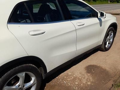 Gebraucht Mercedes GLA200 Urban 156 PS (114 kW) 2017 Weiß SUV