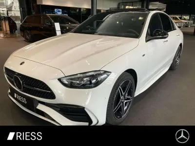 Gebraucht Mercedes C300e AMG 313 PS (230 kW) 2025 Unilack polarweiß Limousine