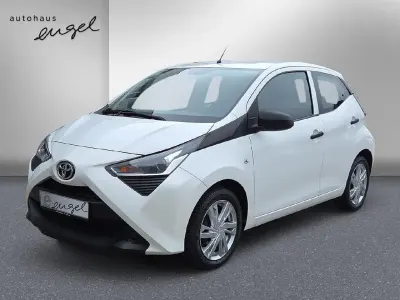 Używany Toyota Aygo Business Edition 72 KM (52 kW) 2021 Biały Hatchback