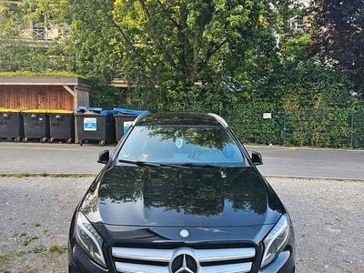Mercedes GLA220