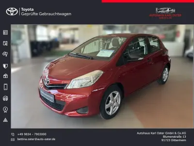 Gebraucht Toyota Yaris Cool 99 PS (72 kW) 2013 Rot Kleinwagen