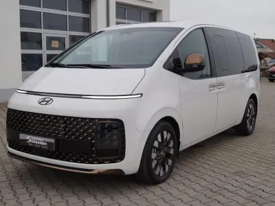 Gebraucht Hyundai Staria Signature 177 PS (130 kW) 2023 Creamy white Van / Kleinbus