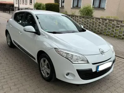 Gebraucht Renault Mégane 110 PS (80 kW) 2011 Weiß Limousine