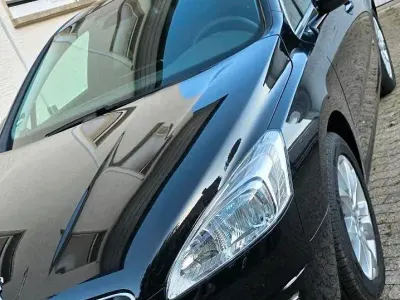 Gebraucht Peugeot 508 Allure 156 PS (114 kW) 2013 Schwarz Limousine
