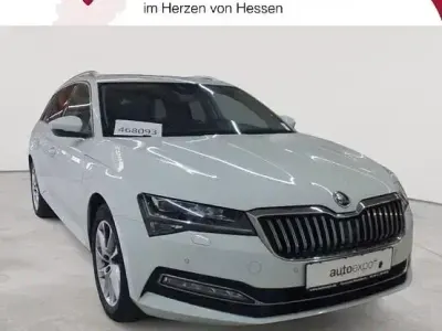Gebraucht Skoda Superb Style 150 PS (110 kW) 2022 Moonweiß perleffekt Kombi