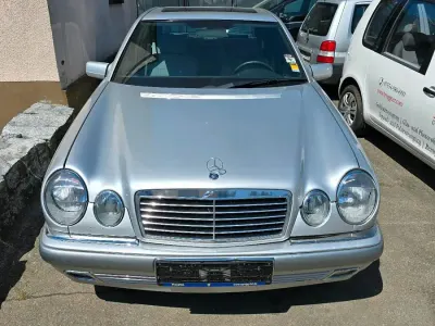 Brugt Mercedes E230 150 HK (110 kW) 1995 Sølv Sedan