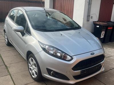 Silber Gebraucht 2014 Ford Fiesta Kleinwagen | 5.000 €