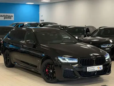 Gebraucht BMW 520 M Sport 190 PS (139 kW) 2021 Saphirschwarz Kombi