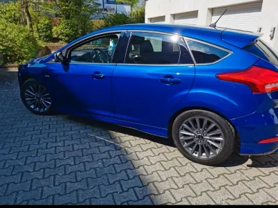 Gebraucht Ford Focus ST-Line 125 PS (91 kW) 2017 Blau Limousine