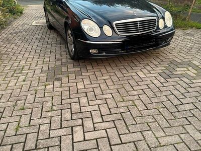 gebraucht Mercedes E220 Avantgarde Limousine