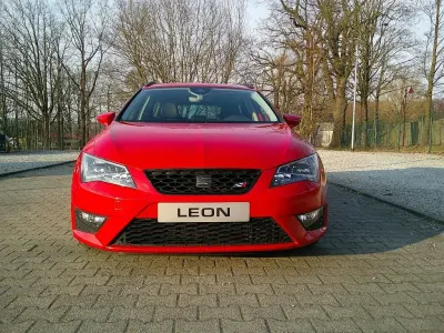 Używany Seat Leon FR 179 KM (131 kW) 2016 Czerwony Sedan/Limuzyna