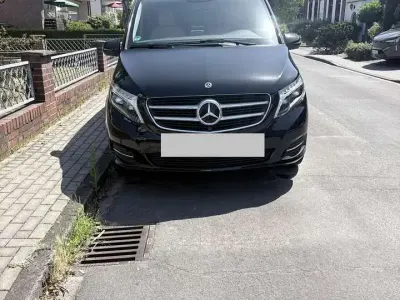 Gebraucht Mercedes V220 Avantgarde Edition 163 PS (119 kW) 2017 Schwarz Van / Kleinbus
