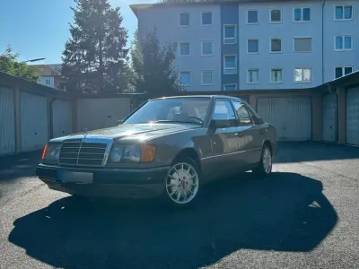 Gebraucht Mercedes 200 75 PS (55 kW) 1991 Beige Limousine