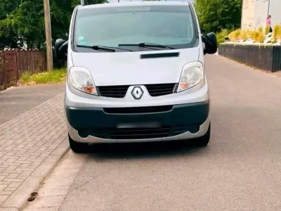 Gebraucht Renault Trafic 115 PS (84 kW) 2014 Silber Van / Kleinbus