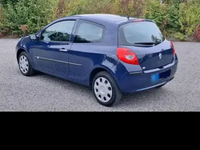 Używany Renault Clio II 75 KM (55 kW) 2008 Niebieski Hatchback