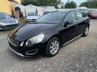 Gebraucht Volvo V60 Momentum 163 PS (119 kW) 2011 Schwarz Kombi