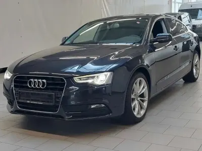 Gebraucht Audi A5 Sportback Sport 224 PS (164 kW) 2014 Mondscheinblau metallic Kleinwagen