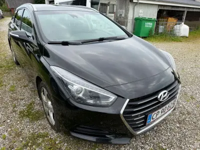Gebraucht Hyundai i40 Premium 141 PS (103 kW) 2016 Schwarz Kombi