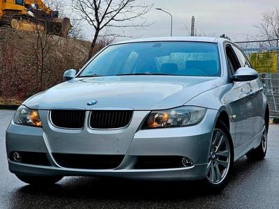 Gebraucht BMW 318 129 PS (94 kW) 2006 Grau Limousine
