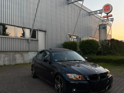 Gebraucht BMW 318 Sport Line 143 PS (105 kW) 2009 Blau Limousine