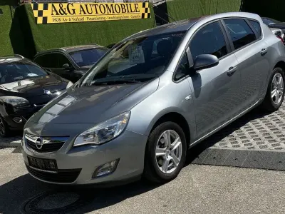 Gebraucht Opel Astra Edition 101 PS (74 kW) 2010 Silber Limousine